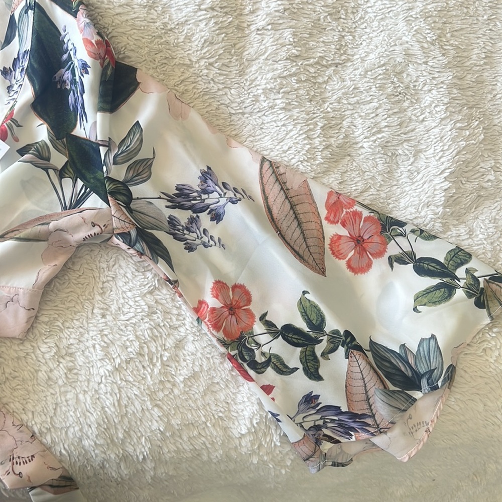 NWTs Show Me Your Mumu Wrap Top - Picture 2 of 4